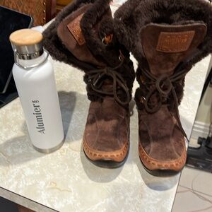 Size 10 insulated winter boot The North Face waterproof  . Worn with socks